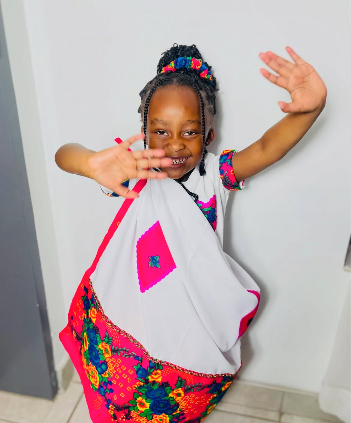 Kids Ncheka, Tshirt & Scrunchie